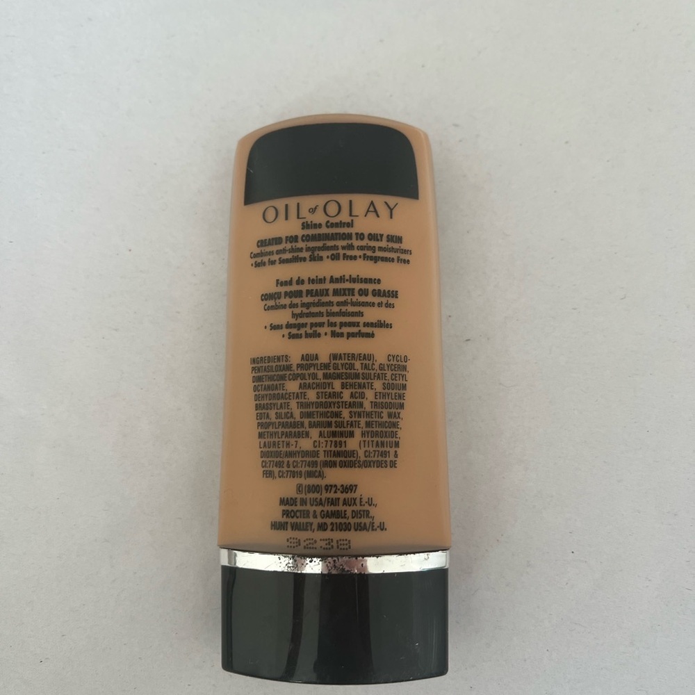 OLAY Medium to Deep Honey Foundation - Picture 3 of 4